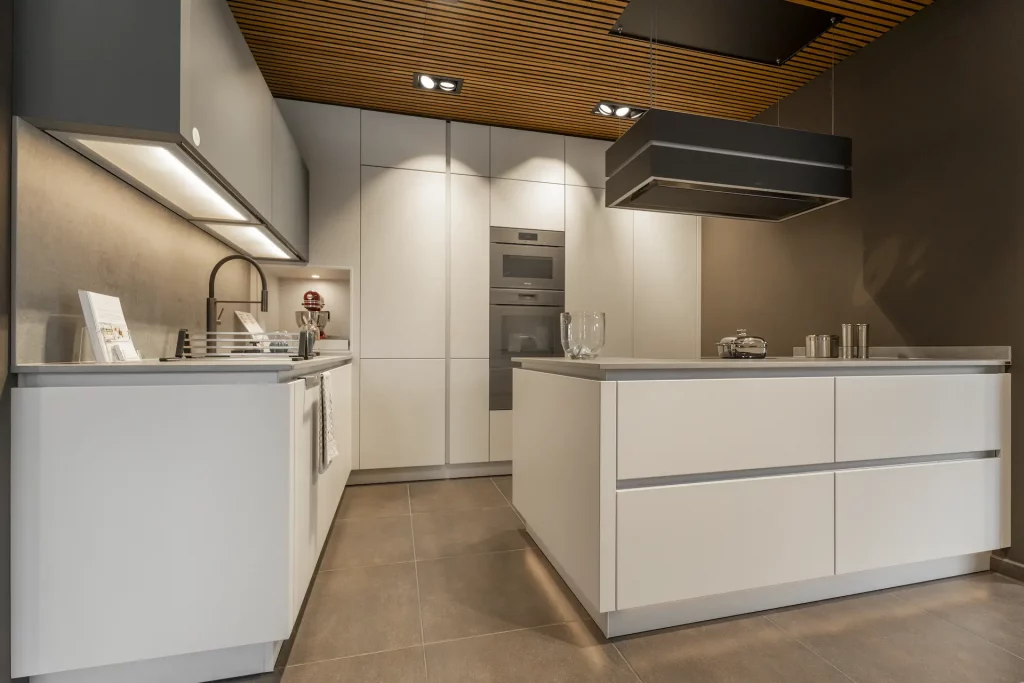 schueller-kueche-grifflos-kristallgrau-miele-berbel schueller kueche grifflos kristallgrau miele berbel